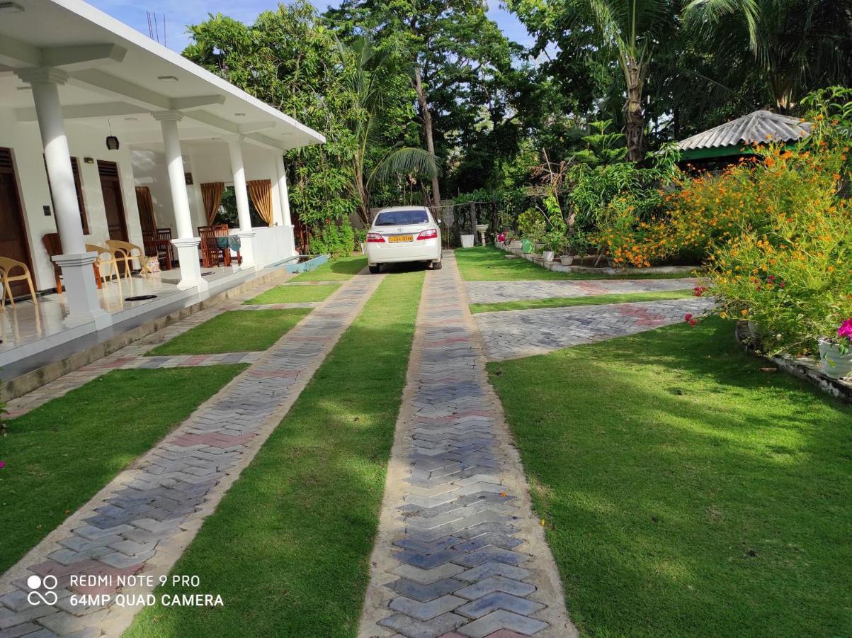Geethani Tourist Home Polonnaruwa Bagian luar foto