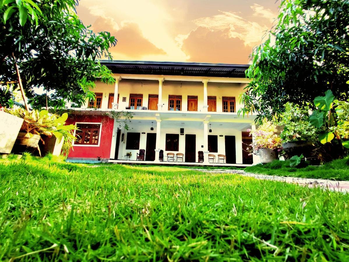 Geethani Tourist Home Polonnaruwa Bagian luar foto