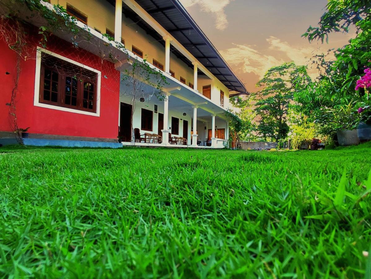 Geethani Tourist Home Polonnaruwa Bagian luar foto