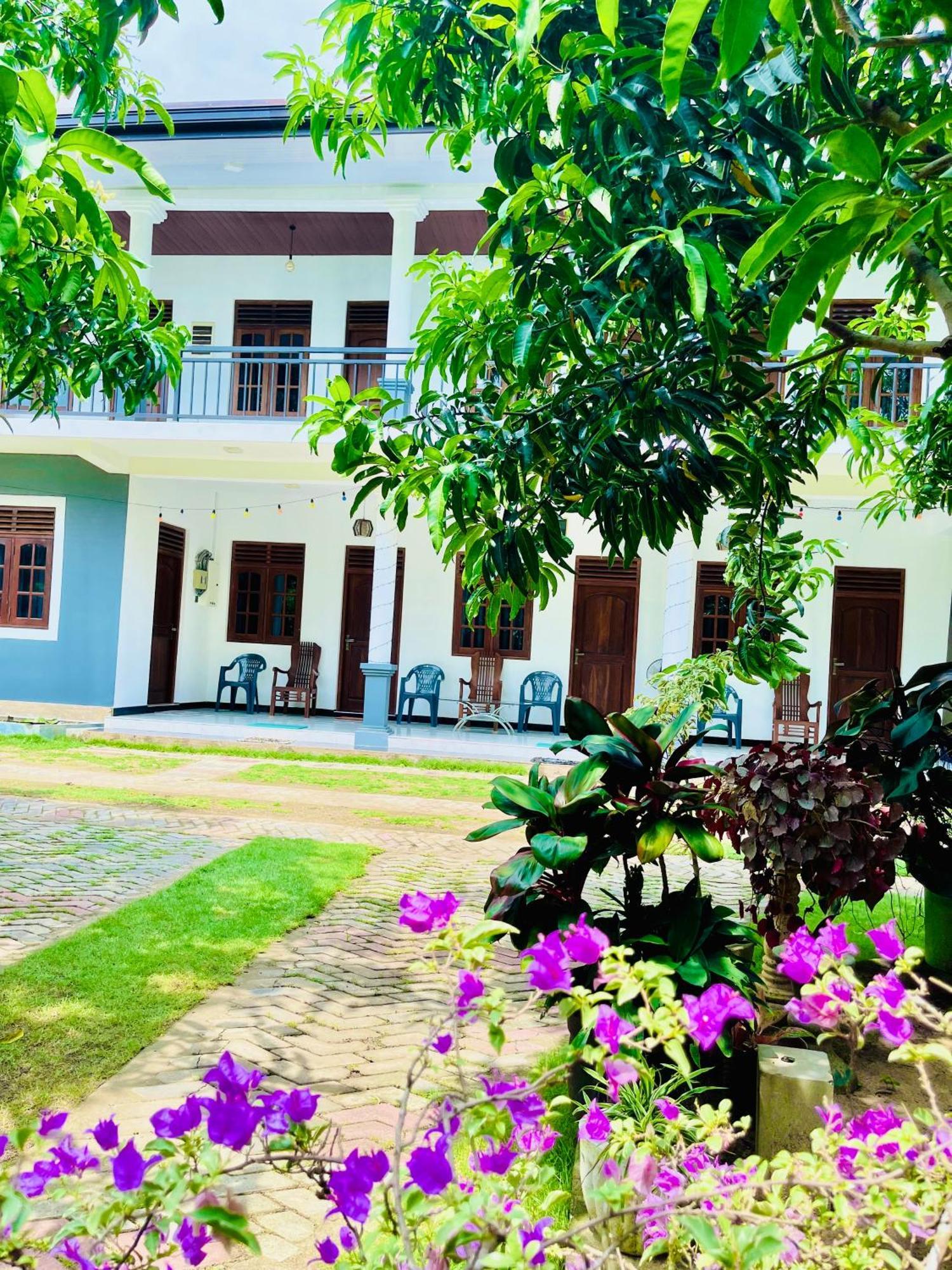 Geethani Tourist Home Polonnaruwa Bagian luar foto