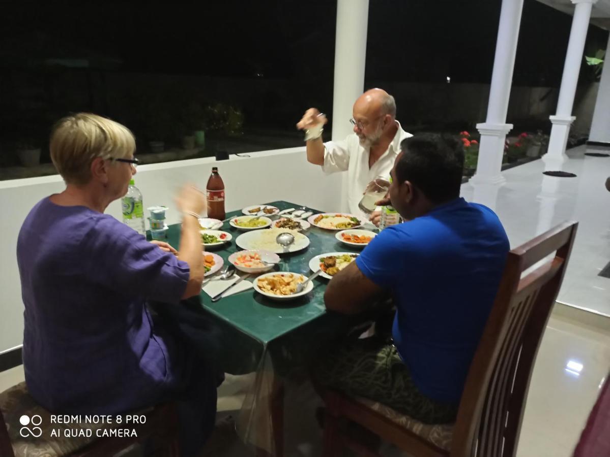 Geethani Tourist Home Polonnaruwa Bagian luar foto