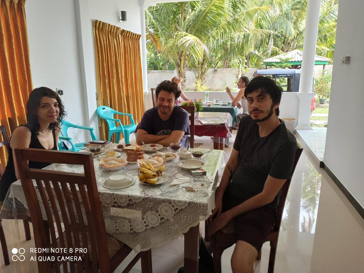 Geethani Tourist Home Polonnaruwa Bagian luar foto