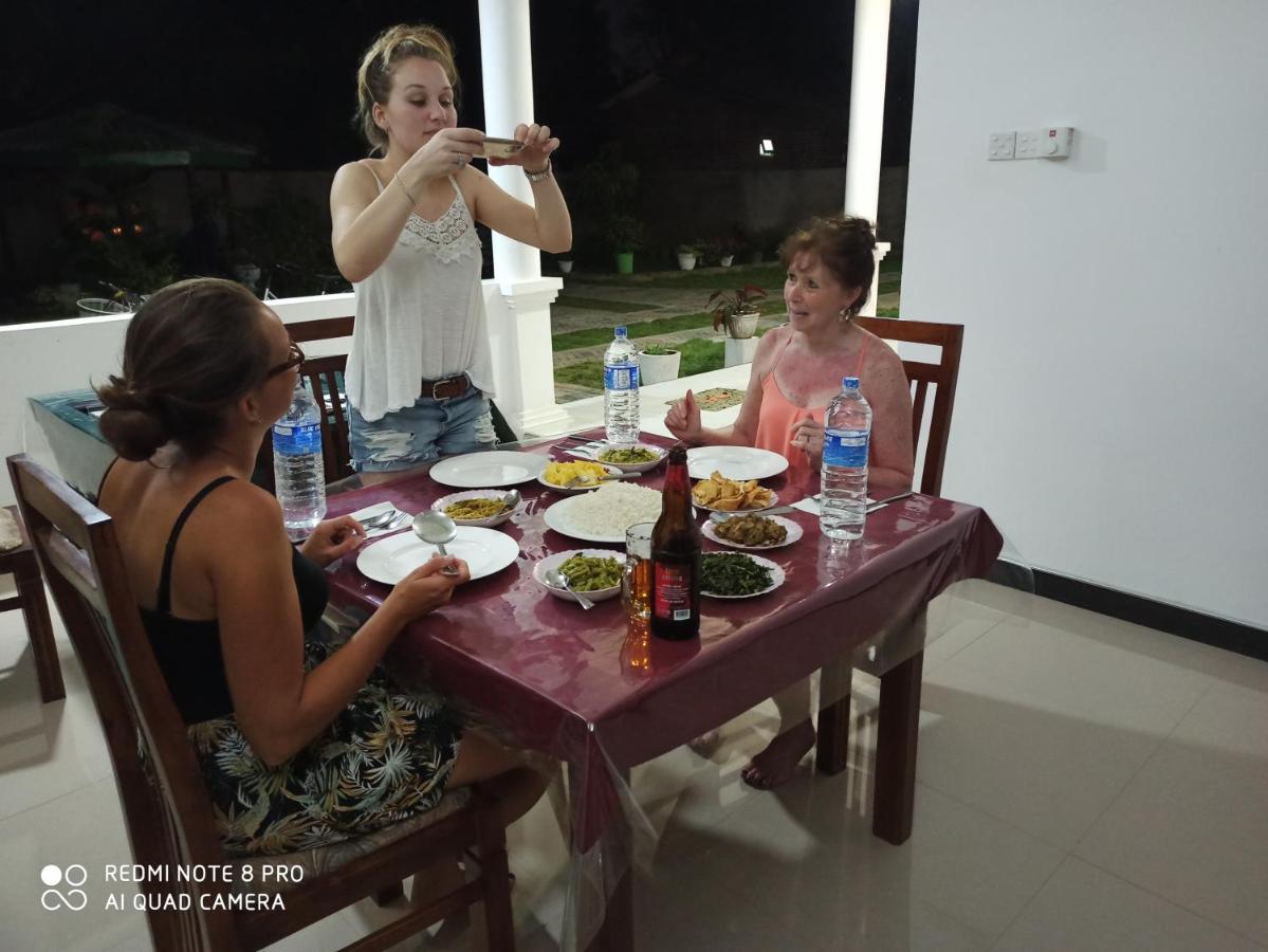 Geethani Tourist Home Polonnaruwa Bagian luar foto